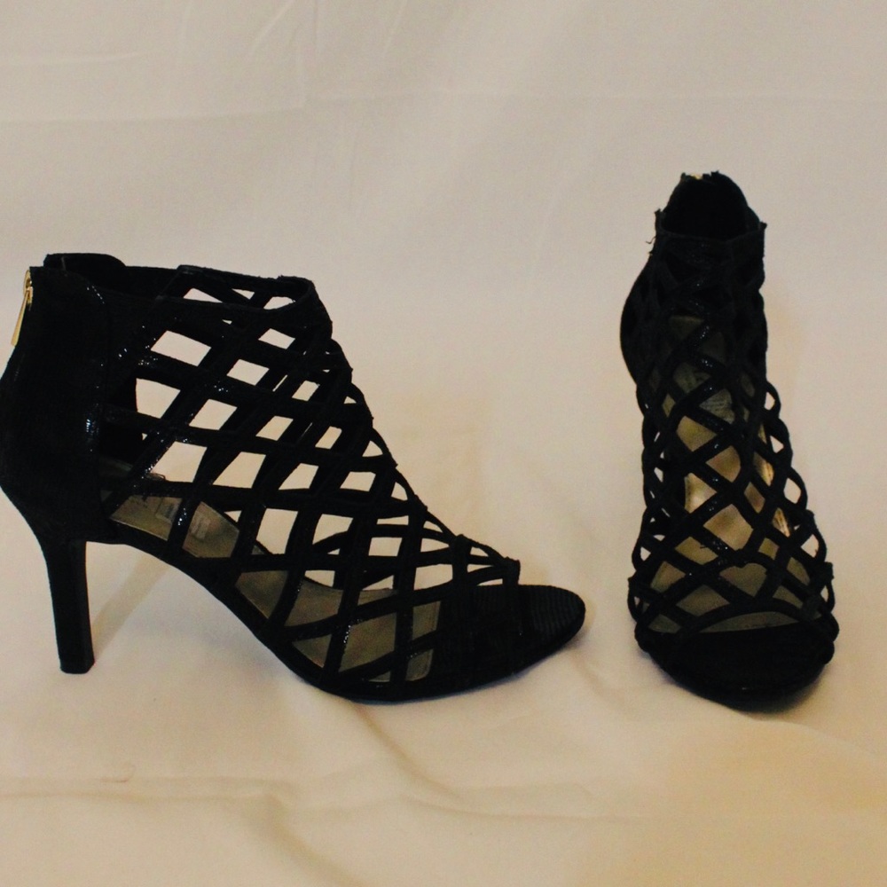 Shiny Black Lattice Style Heels
